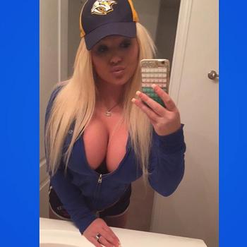 , 19  female escort, Toronto