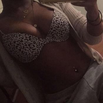 , 19  female escort, Toronto