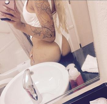 , 20  female escort, Toronto