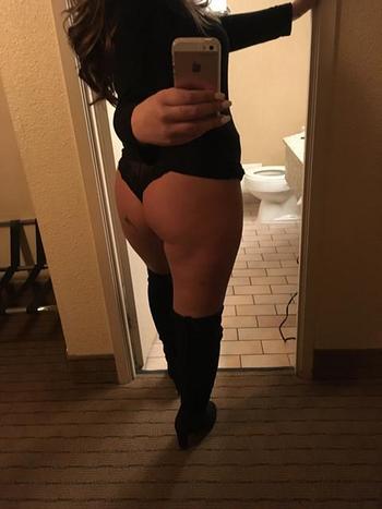 , 28 European female escort, Toronto