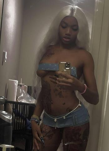 Queen Isis, 20 Black female escort, Toronto