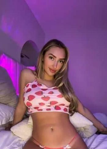 AMBER, 22 Caucasian/White female escort, Toronto