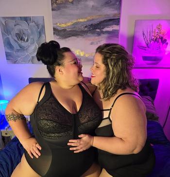Dottie & Peach, 30 Caucasian/White female escort, Toronto